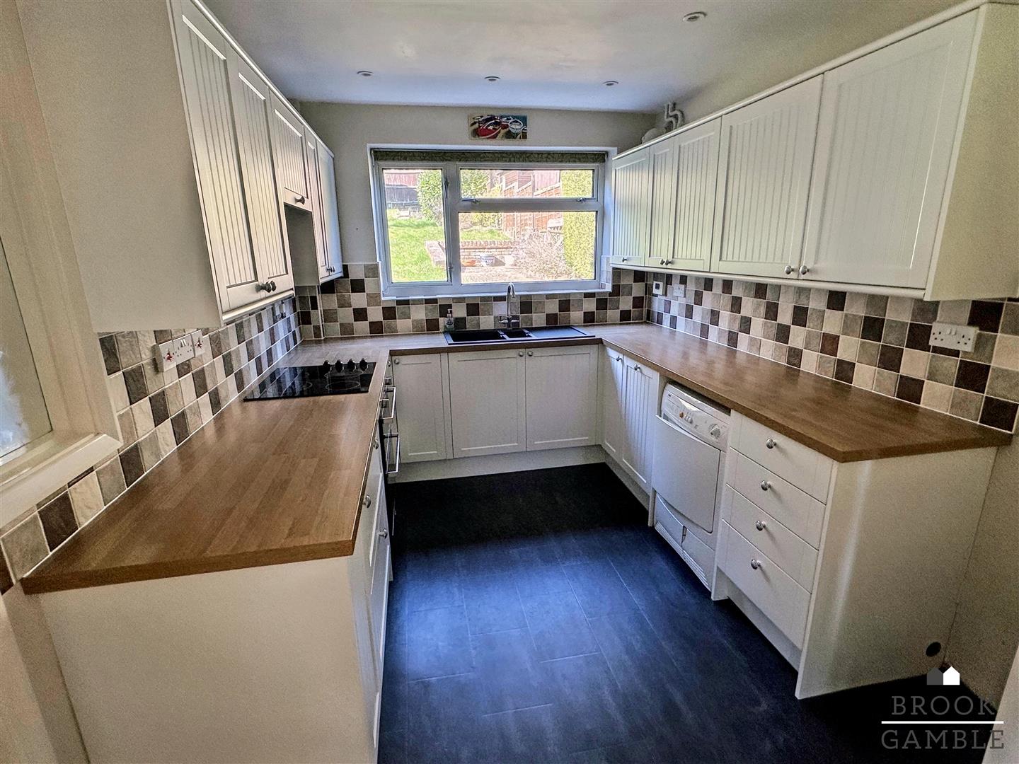 3 Bedroom House. Cherry Garden Road in Eastbourne, East Sussex 9